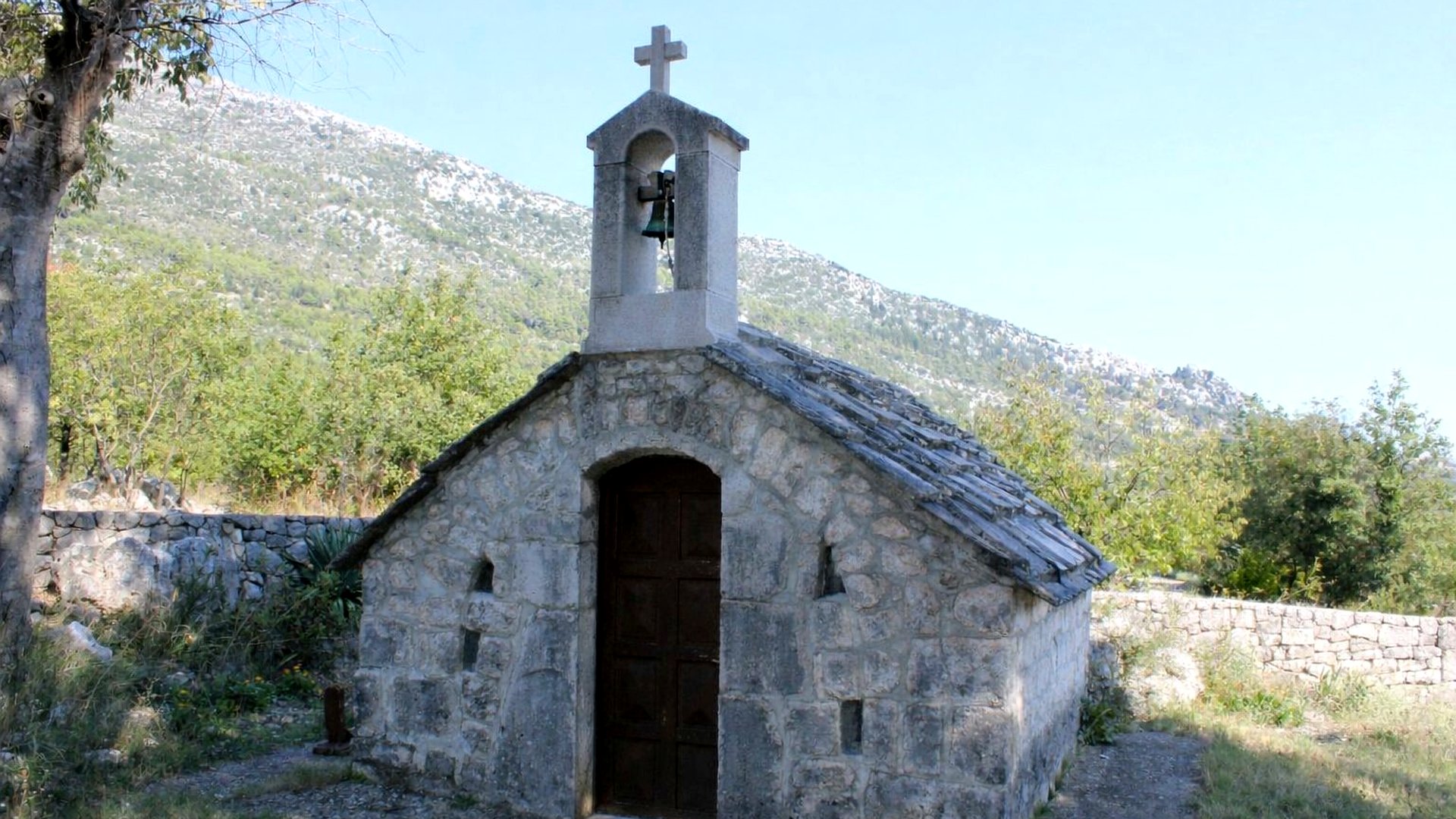 Kapelica sv. Ante Pustinjaka, Kotezi